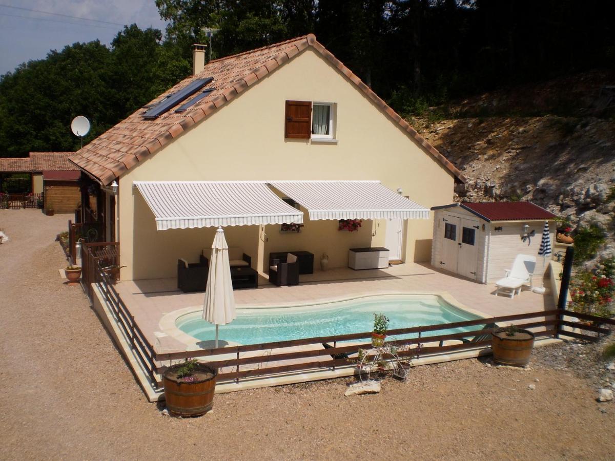 Gîte les Roziers Montmurat Exterior foto