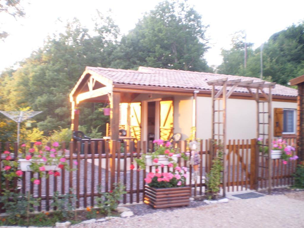 Gîte les Roziers Montmurat Cameră foto